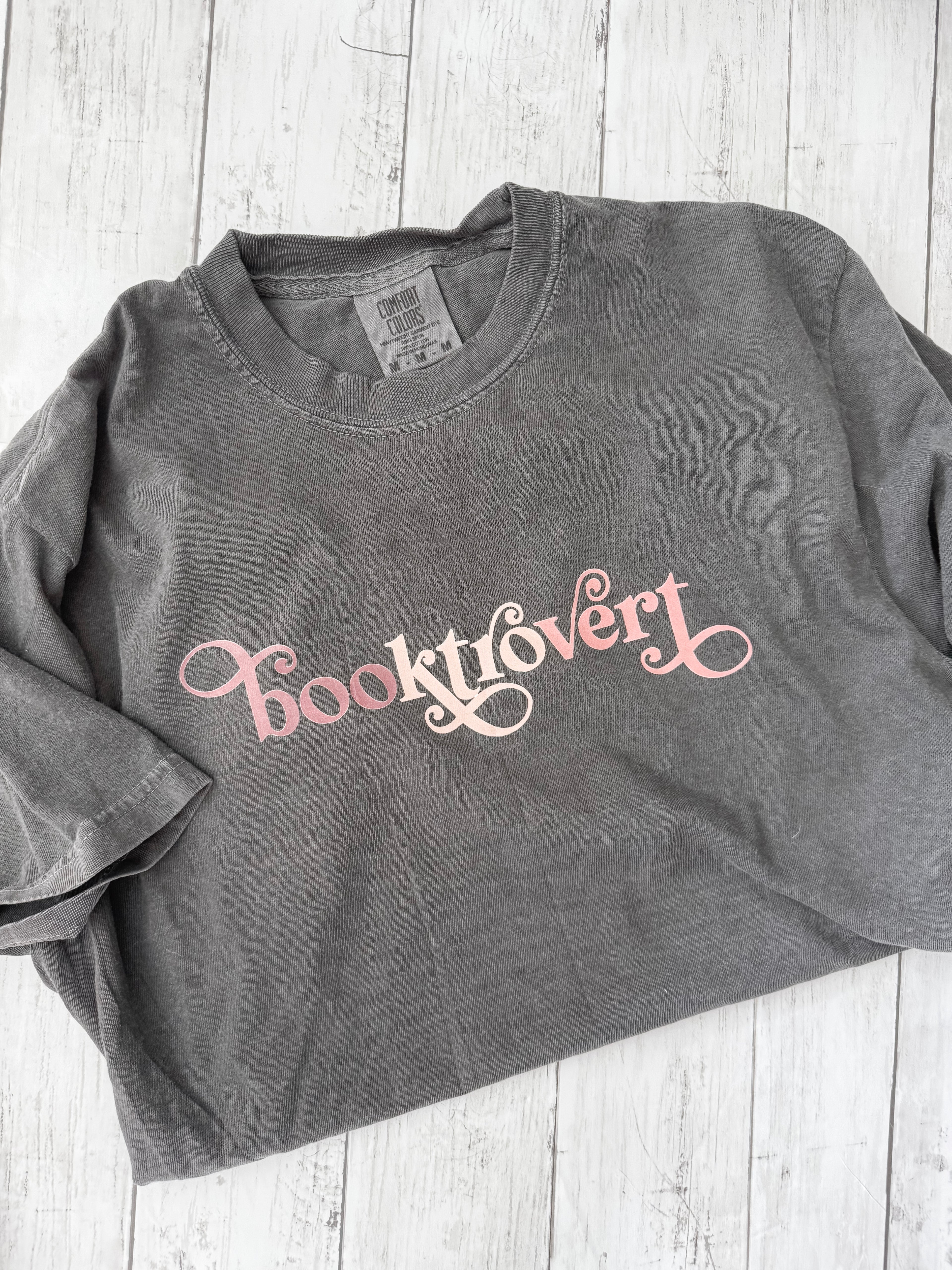 Booktrovert Tee