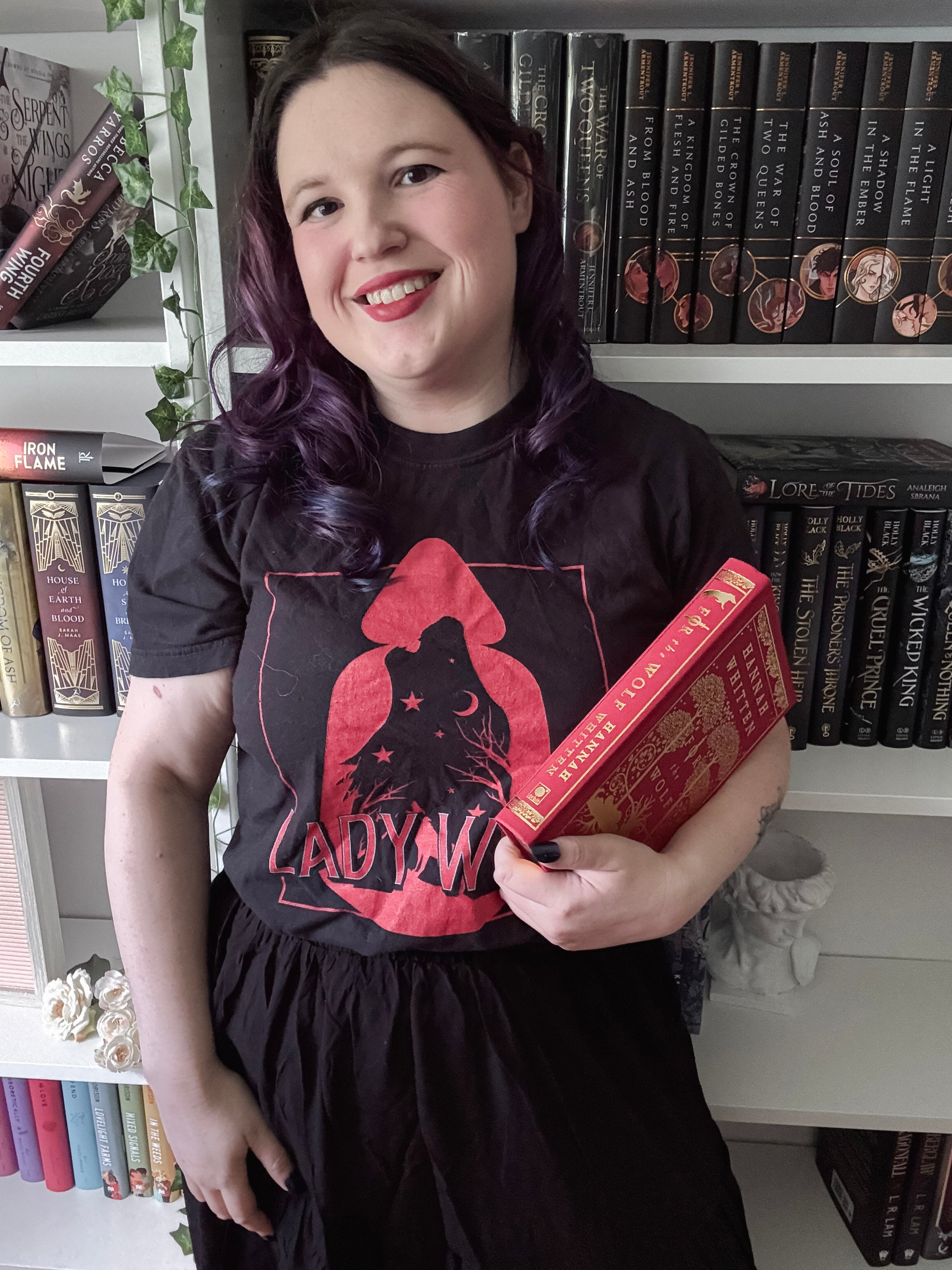 Lady Wolf Tee